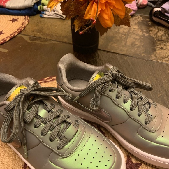 EUC Nike Air Force 1 ( Chamaeleon ) in color - Picture 2 of 6